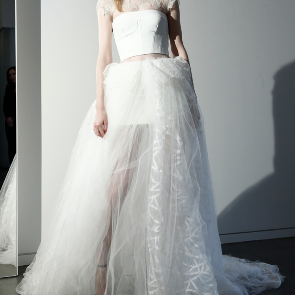 Vera Wang 2016 Bridal Gown - size 2 - Alejandra